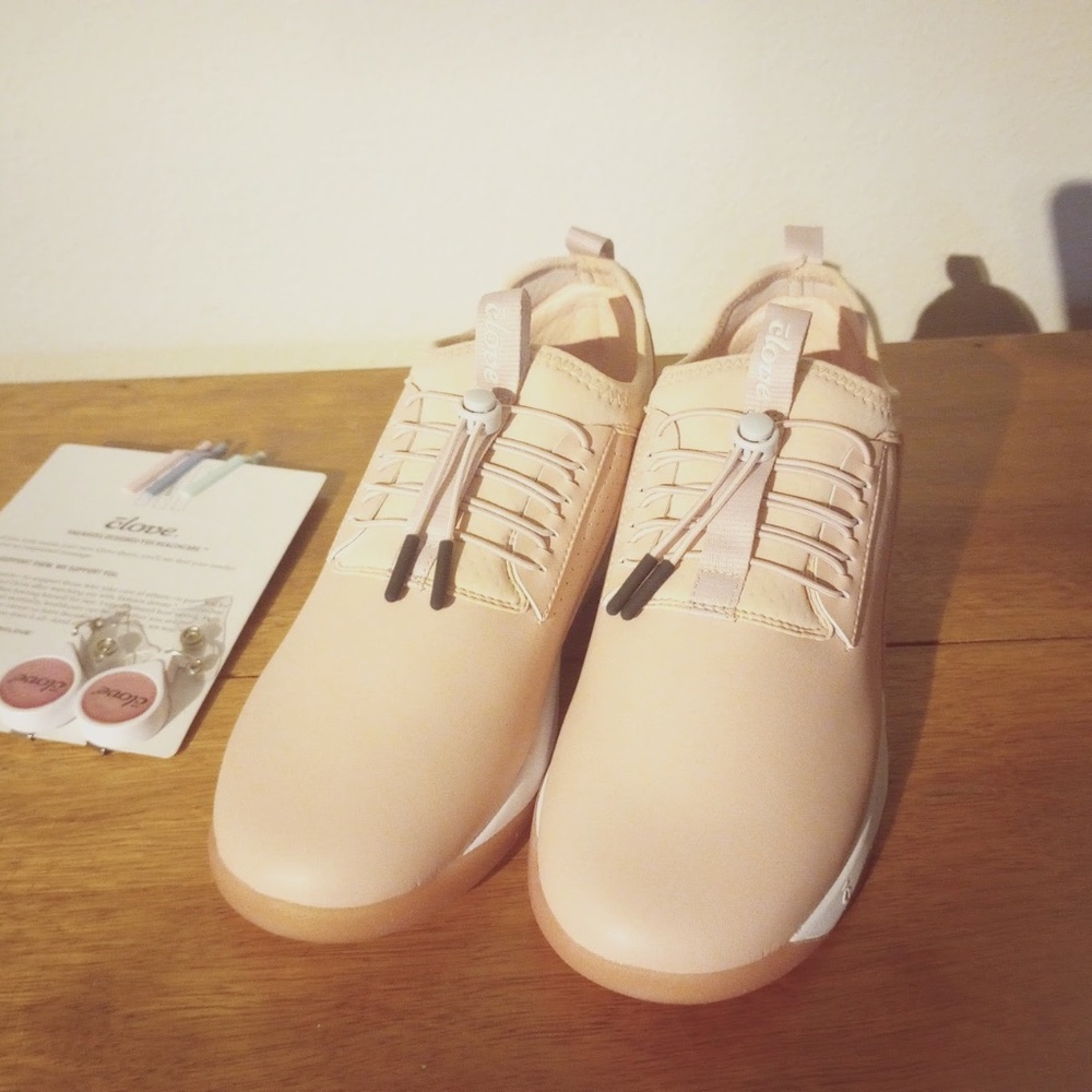 BRAND NEW Pink Up Clove Shoes, Women's Size 11